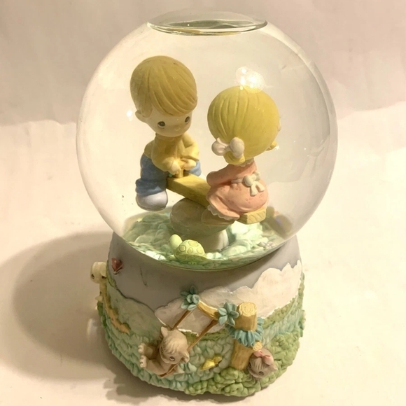 Precious Moments While Walking In The Park One Day Musical Snow Globe 5.5" Tall - Picture 4 of 10